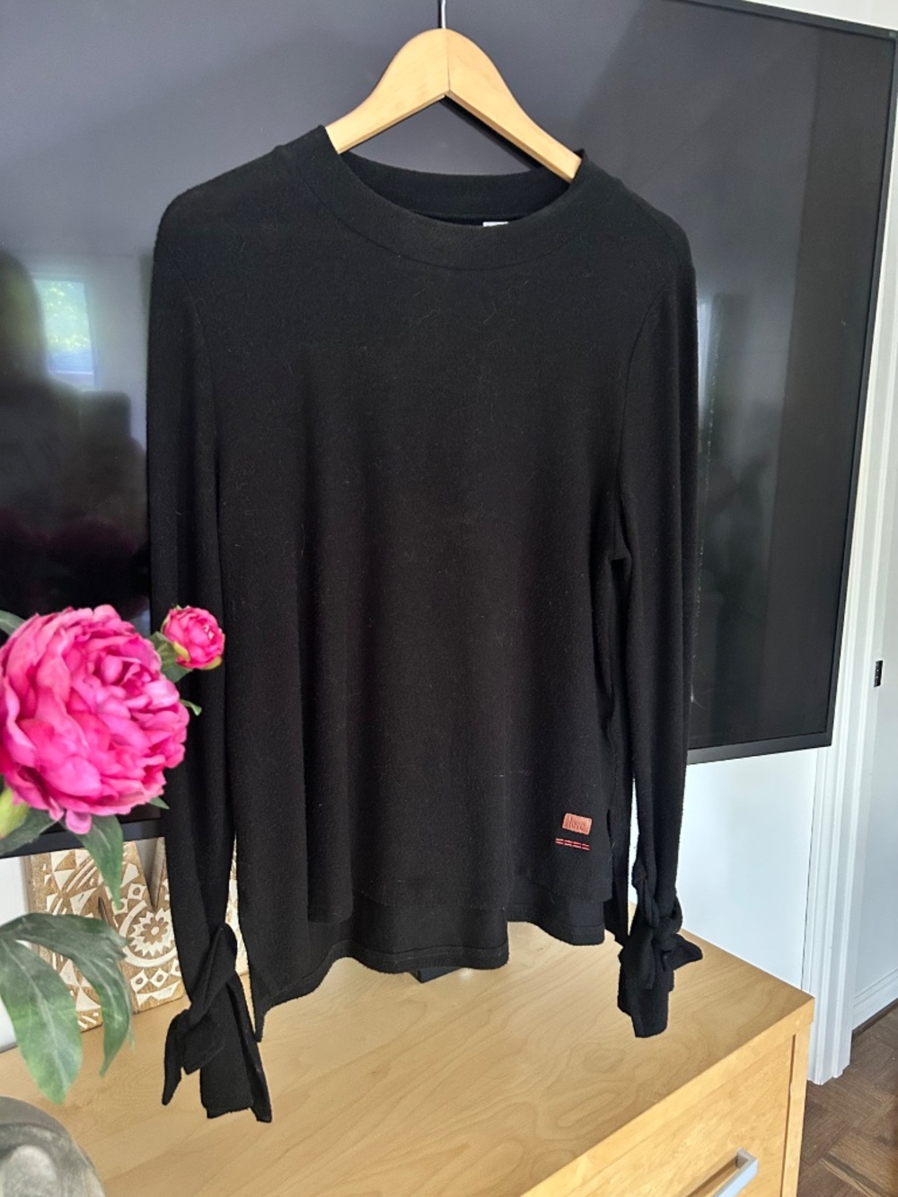 PEACE LOVE WORLD Black Top. L